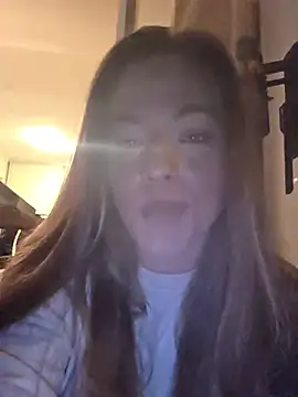 Snapshot of Luna_Lynn chatting on July 17, 2026, 8:35 pm Luna Lynn online show from July 17, 2026, 8:35 pm