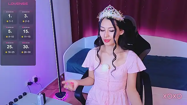 Milly  Foxy online show from November 20, 2025, 12:05 pm