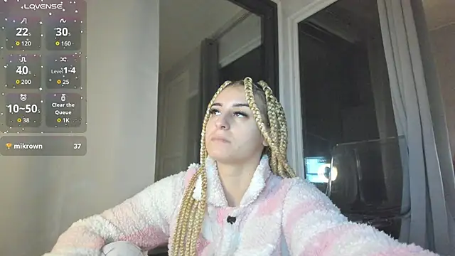 Ella Vee online show from October 29, 2025, 3:53 am