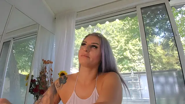 Ella Vee online show from July 19, 2026, 7:01 am