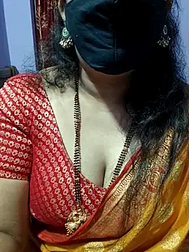 Snapshot of luci-queen chatting on October 9, 2025, 5:00 pm luci-queen online show from October 9, 2025, 5:00 pm