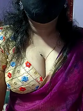 Snapshot of luci-queen chatting on November 13, 2025, 4:44 am luci-queen online show from November 13, 2025, 4:44 am