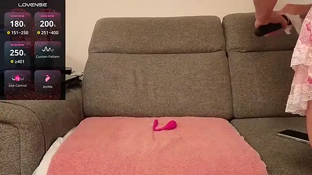 Lapetitefrenchie83 online show from April 28, 2026, 8:52 am