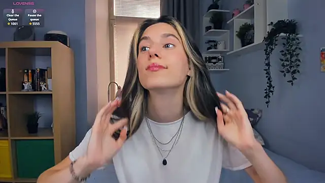 AntonettaTarring online show from September 30, 2025, 7:24 am