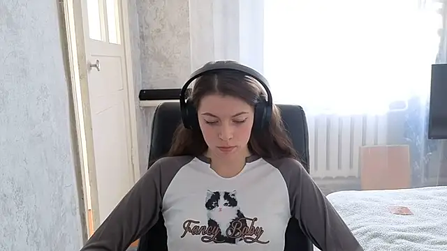 CutieAnny online show from October 24, 2025, 4:31 am