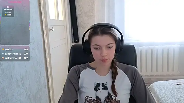 CutieAnny online show from December 17, 2025, 4:51 am