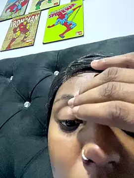 zaracollins01 online show from October 25, 2025, 12:34 pm