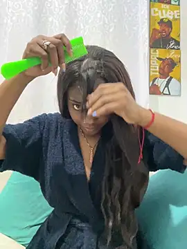 zaracollins01 online show from November 30, 2025, 3:32 am