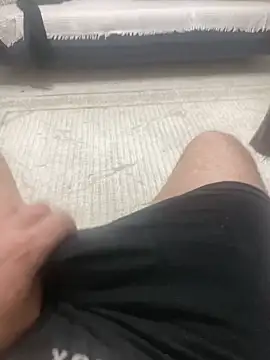 banuemre28 online show from February 1, 2026, 9:02 pm