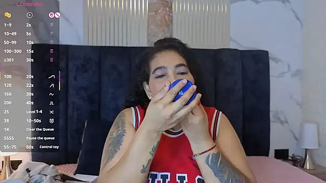 yunkeyc online show from November 3, 2025, 2:24 am