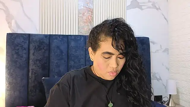 yunkeyc online show from November 9, 2025, 2:32 am