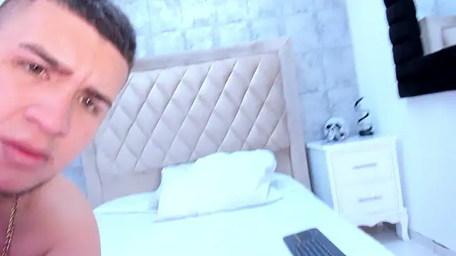 Snapshot of AresAndGabby chatting on September 10, 2025, 12:27 pm AresAndGabby online show from September 10, 2025, 12:27 pm