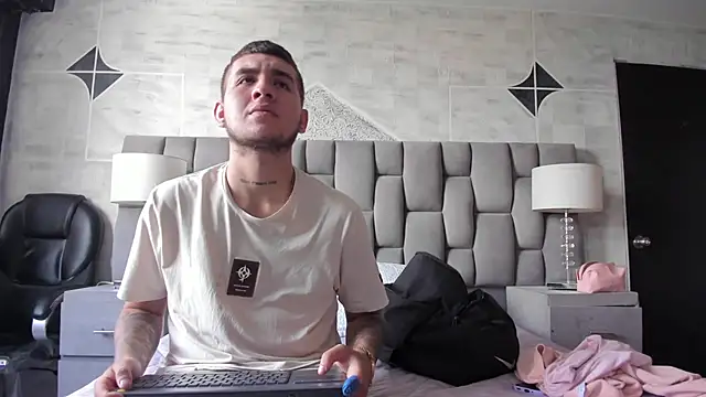 Snapshot of AresAndGabby chatting on September 24, 2025, 12:30 pm AresAndGabby online show from September 24, 2025, 12:30 pm