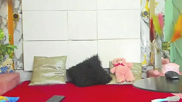 Snapshot of ZoeeGuzman chatting on October 15, 2025, 7:25 pm ZoeeGuzman online show from October 15, 2025, 7:25 pm