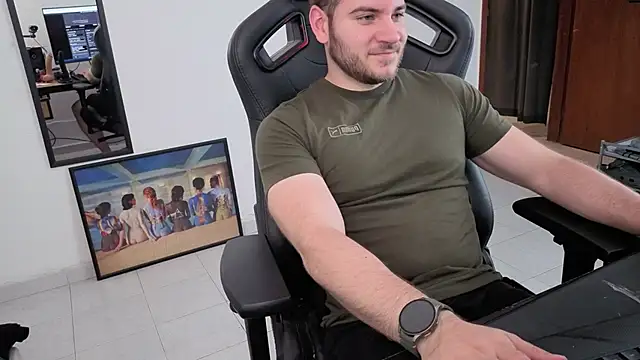 Snapshot of Paul00474 chatting on September 13, 2025, 2:00 am Paul00474 online show from September 13, 2025, 2:00 am