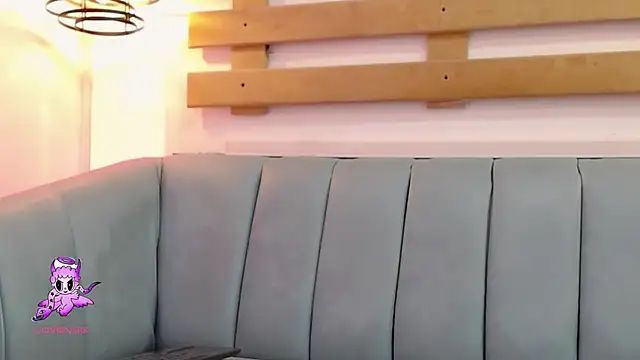 ArianaSantana online show from November 6, 2025, 12:50 pm