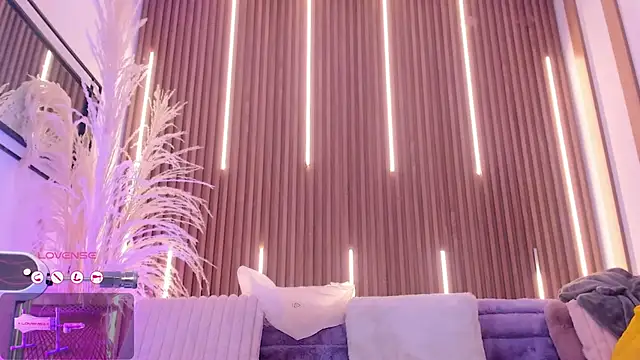 ArianaSantana online show from December 1, 2025, 12:54 pm