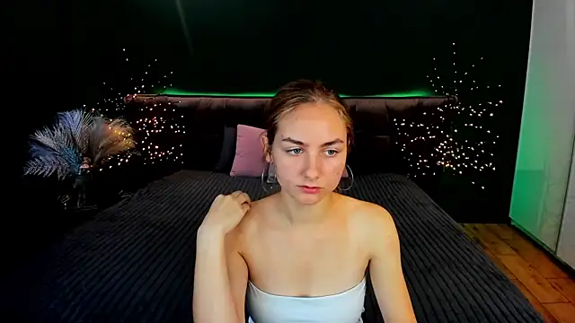 MilaAddams online show from September 21, 2025, 5:42 am