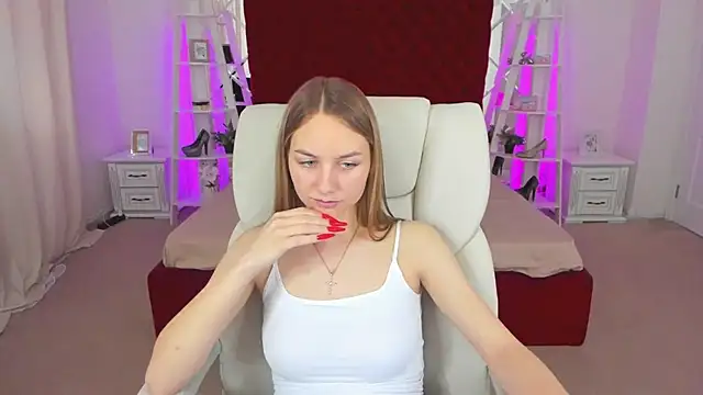 MilaAddams online show from June 3, 2026, 2:33 pm