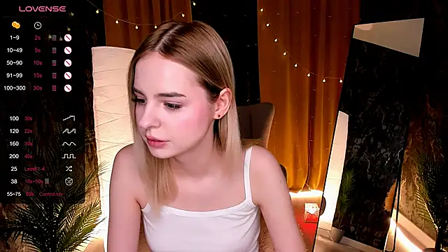 LillianShine online show from February 19, 2026, 8:43 am