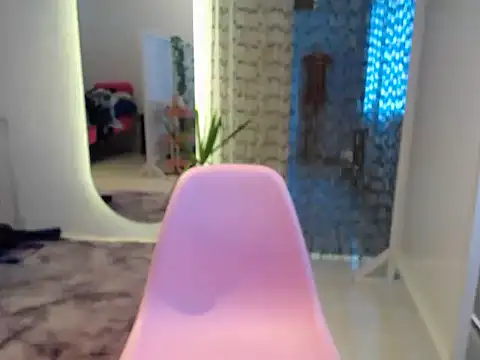 Manuela lara  online show from September 23, 2025, 1:47 pm