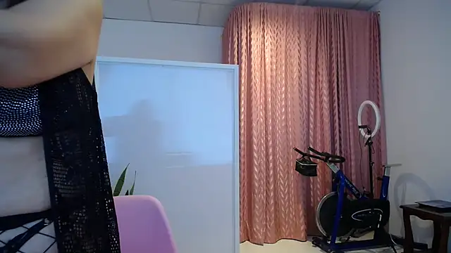 Manuela lara  online show from November 21, 2025, 2:38 pm