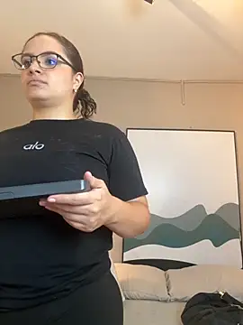 Tayler Kim online show from November 29, 2025, 6:55 pm