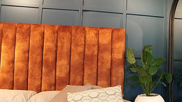 Tayler Kim online show from December 5, 2025, 4:36 pm