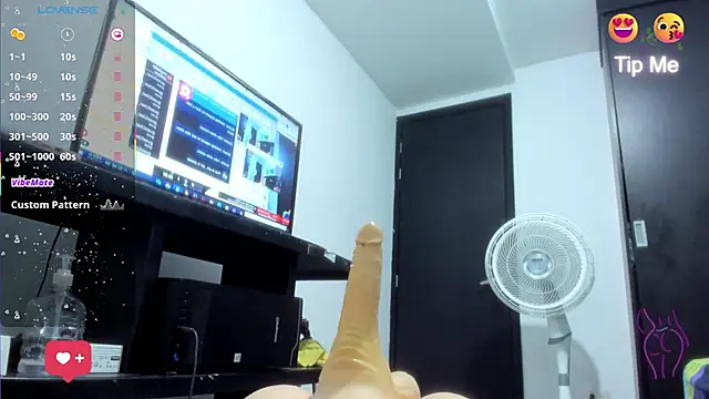 Snapshot of lunna_noir chatting on November 26, 2025, 11:17 pm lunna noir online show from November 26, 2025, 11:17 pm