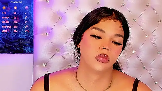 Valeria Swett  online show from May 17, 2026, 9:11 pm