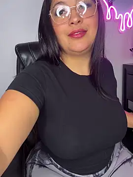 Snapshot of latina_curvy22 chatting on September 16, 2025, 6:20 pm latina curvy22 online show from September 16, 2025, 6:20 pm