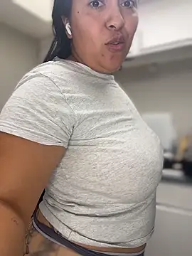 Snapshot of latina_curvy22 chatting on May 22, 2026, 6:35 pm latina curvy22 online show from May 22, 2026, 6:35 pm