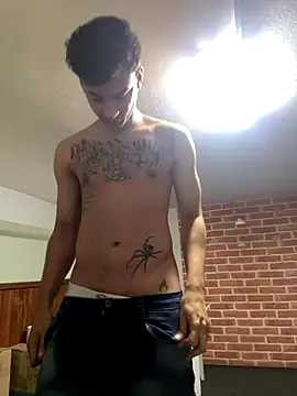 Snapshot of condenovin chatting on November 13, 2025, 6:40 pm condenovin online show from November 13, 2025, 6:40 pm