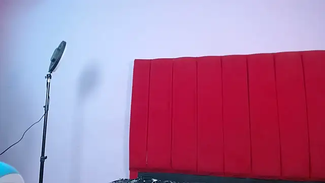 Snapshot of BunnyZell chatting on October 21, 2025, 8:20 pm BunnyZell online show from October 21, 2025, 8:20 pm