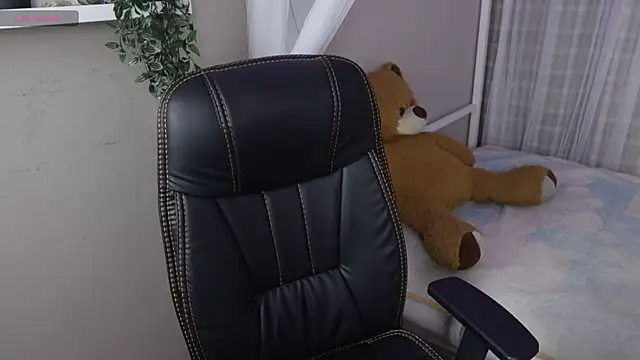 Mystic blue online show from November 19, 2025, 12:49 pm