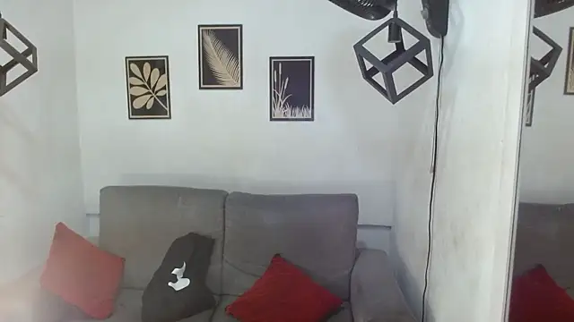 criss zuri online show from December 19, 2025, 12:23 pm