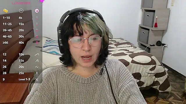 Froggyinthebox online show from June 18, 2026, 2:23 am