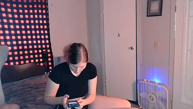 Snapshot of FallenAngels04 chatting on November 13, 2025, 4:50 pm FallenAngels04 online show from November 13, 2025, 4:50 pm