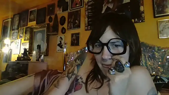 Snapshot of pinkmoonboots chatting on September 15, 2025, 4:29 pm pinkmoonboots online show from September 15, 2025, 4:29 pm