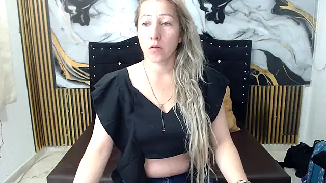 swetchrystal online show from October 8, 2025, 2:04 pm