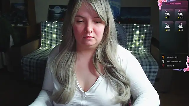 EmillyBones online show from December 14, 2025, 11:20 pm