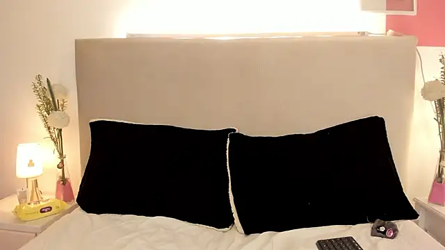 Snapshot of Angel_Velvet chatting on January 15, 2026, 4:00 pm Angel Velvet online show from January 15, 2026, 4:00 pm