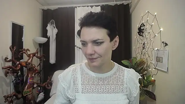 AvaSaturnian online show from October 15, 2025, 12:27 pm
