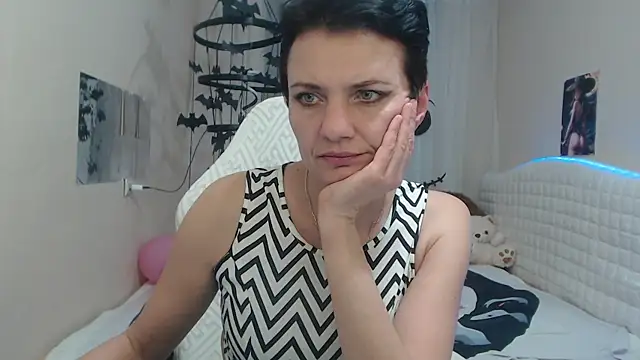 AvaSaturnian online show from October 24, 2025, 12:23 pm