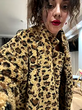 Snapshot of caramelandCurls chatting on December 13, 2025, 11:54 pm caramelandCurls online show from December 13, 2025, 11:54 pm