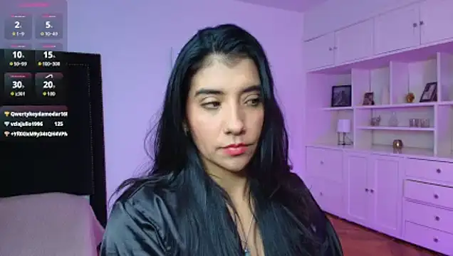 nina moen online show from October 9, 2025, 10:46 am