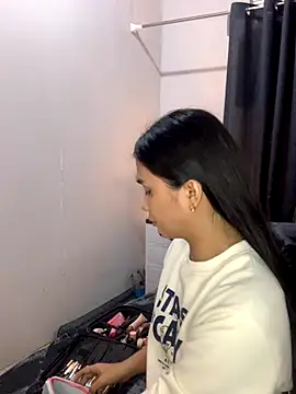 AngelHille online show from September 28, 2025, 3:39 pm