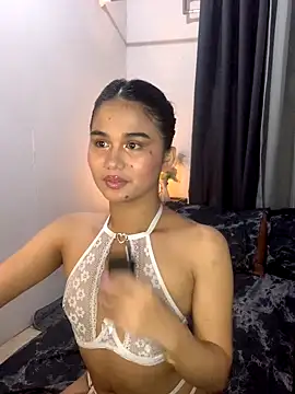 AngelHille online show from November 13, 2025, 6:07 pm