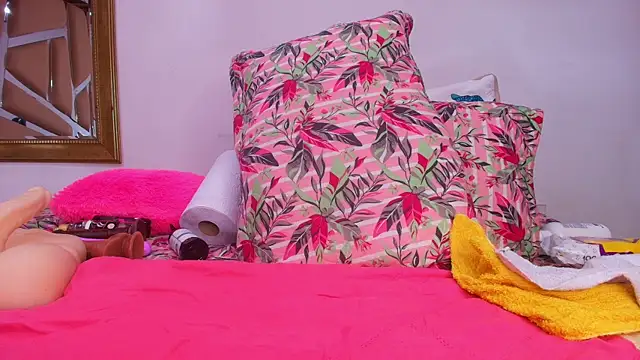 sweegirl69 online show from September 9, 2025, 12:05 pm