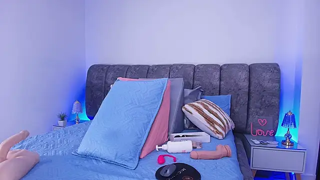 sweegirl69 online show from November 20, 2025, 12:05 pm